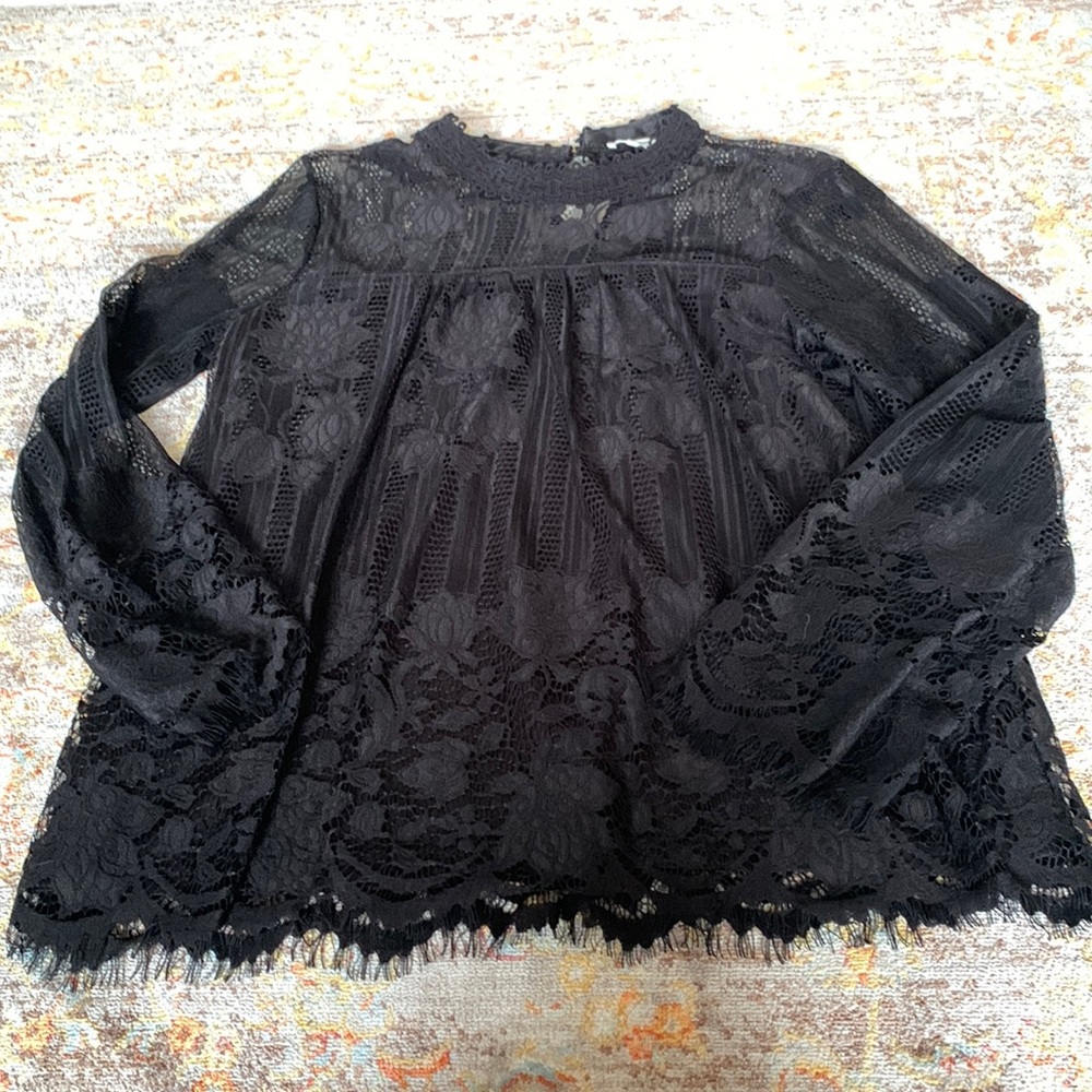 Black lace 3/4 sleeve top.